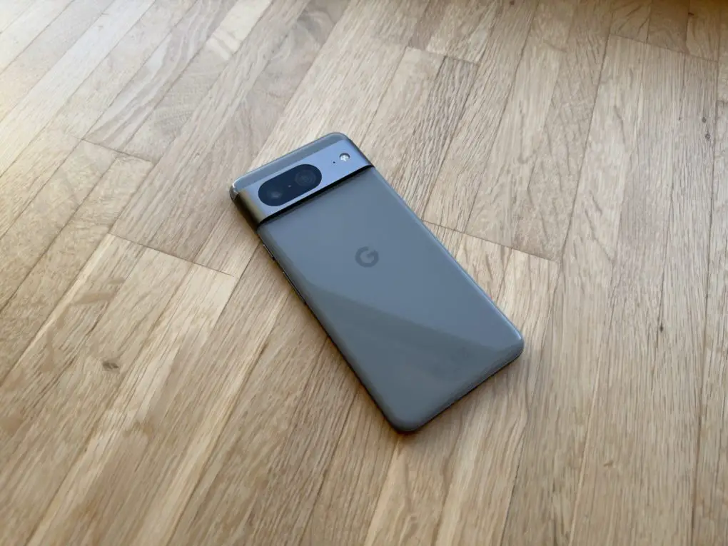 Google Pixel 8 back side