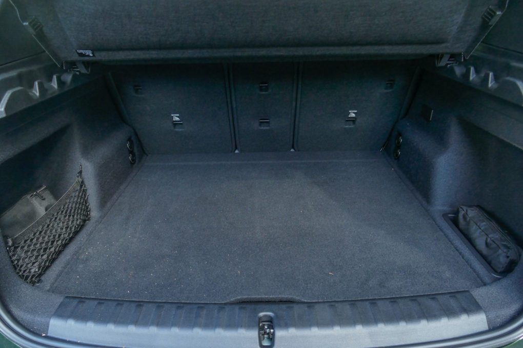 BMW iX1 xDrive30 trunk