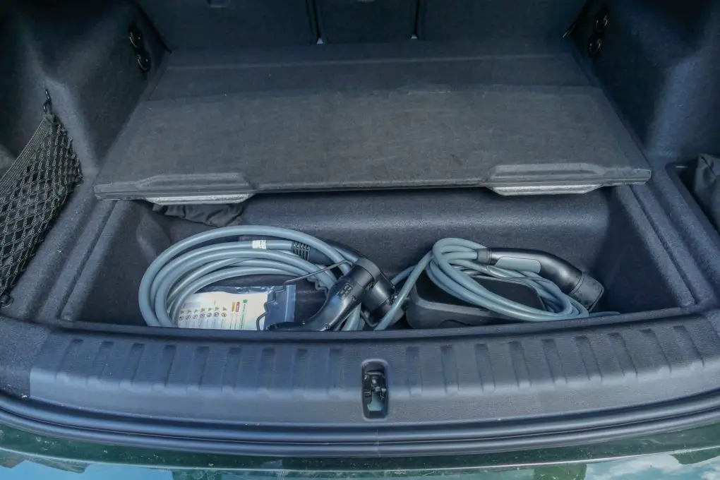 BMW iX1 xDrive30 trunk storage space