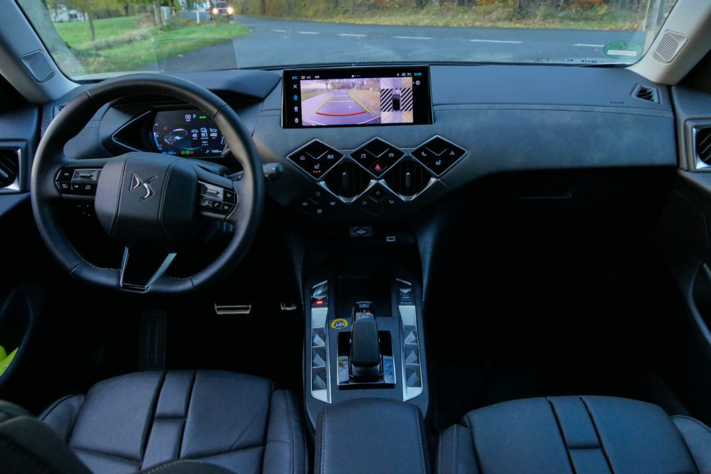 DS3 E-Tense interior