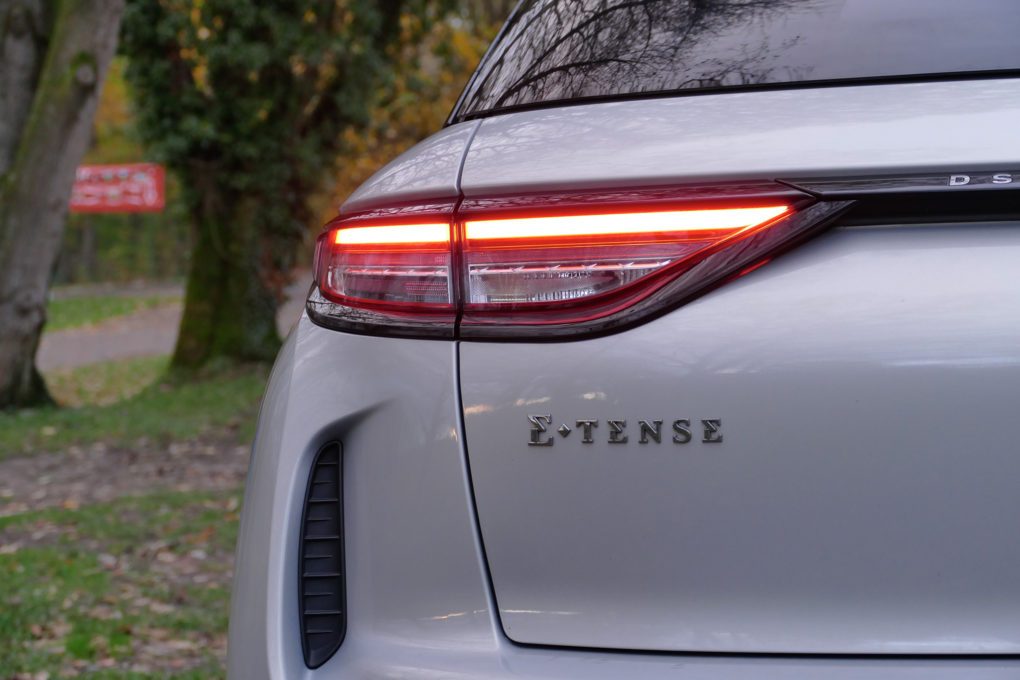 DS3 E-Tense lettering