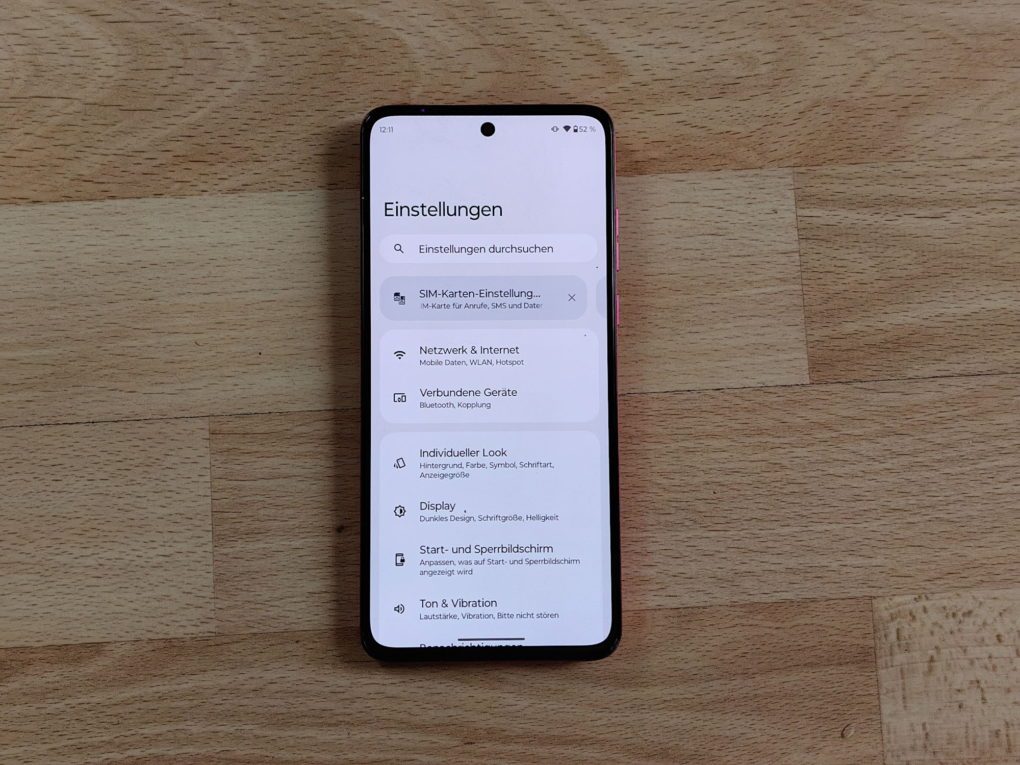 Motorola Moto G84 5G display