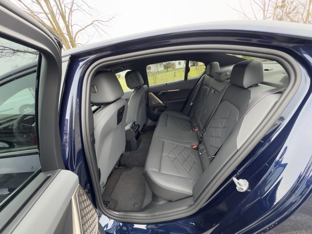 BMW 520d xDrive rear seat