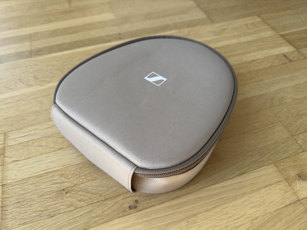 Sennheiser ACCENTUM Plus Case 1