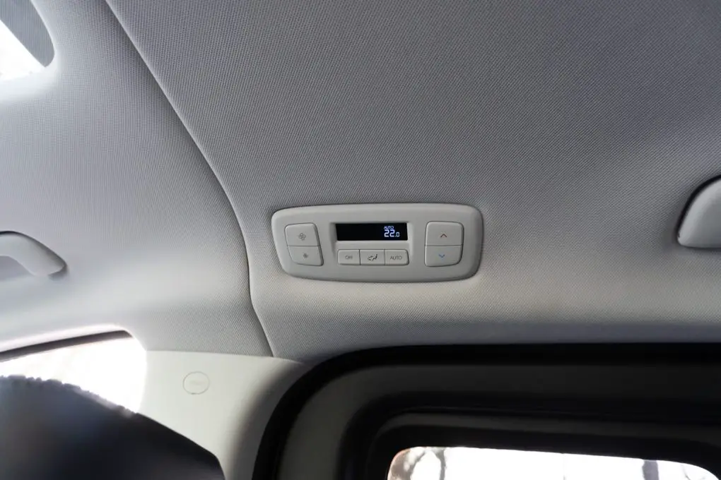 Hyundai Staria rear climate control panel