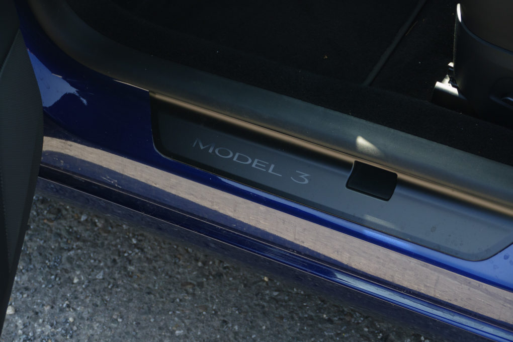 Tesla Model 3 Facelift Türeinstieg