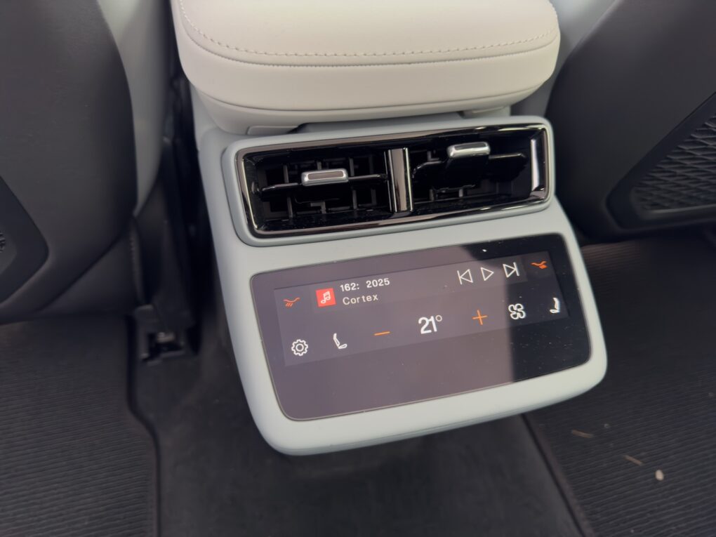 Polestar 4 Display Rückbank