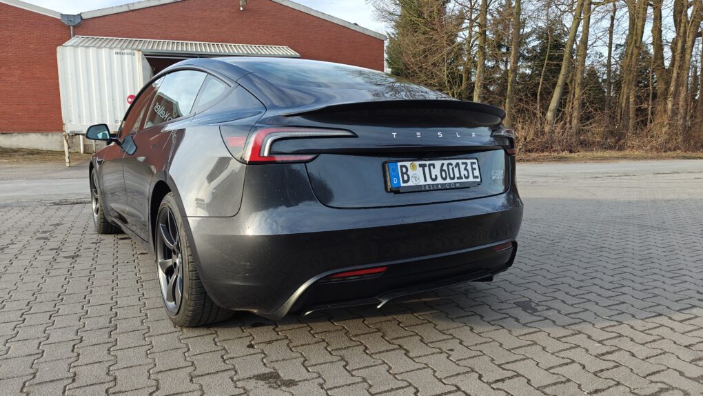 Tesla Model 3 Performance Heck seitlich