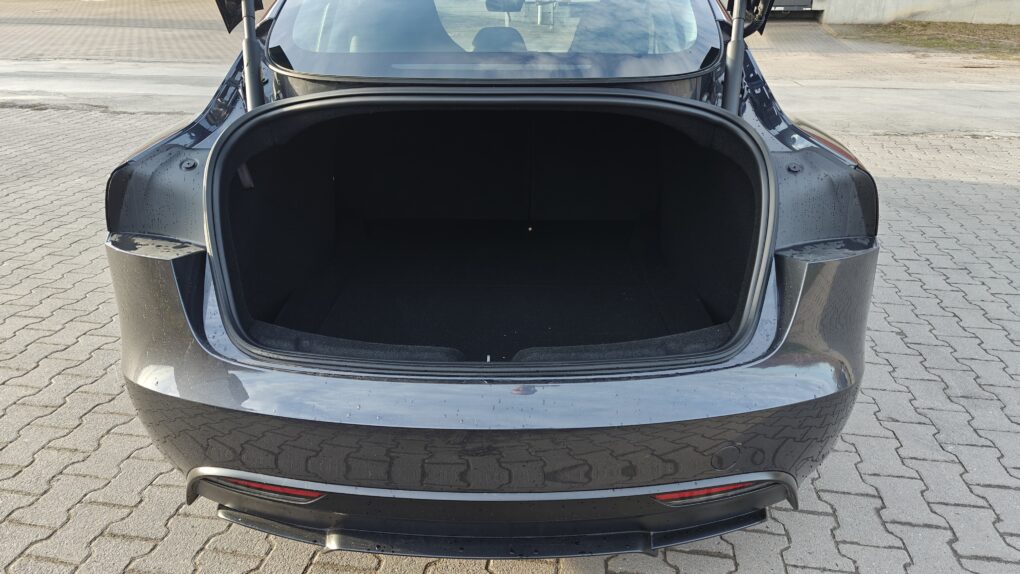 Tesla Model 3 Performance Kofferraum