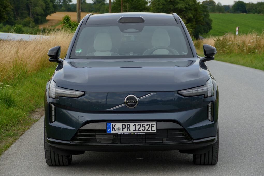 Volvo EX90 Front