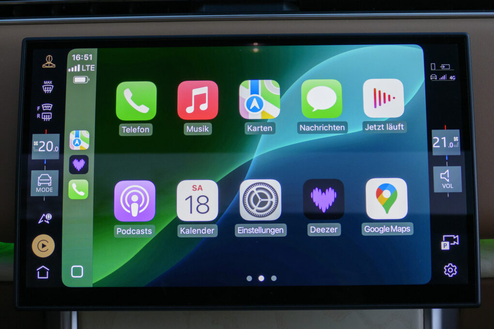 Land Rover Range Rover SV Apple CarPlay
