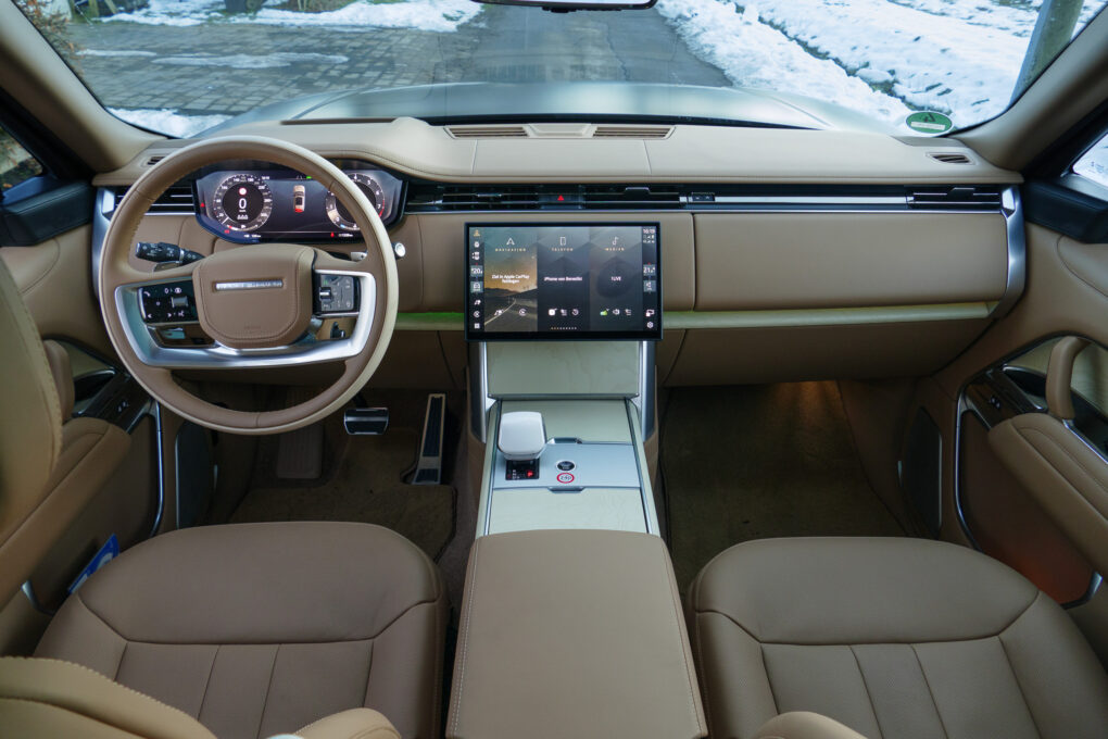 Land Rover Range Rover SV Cockpit
