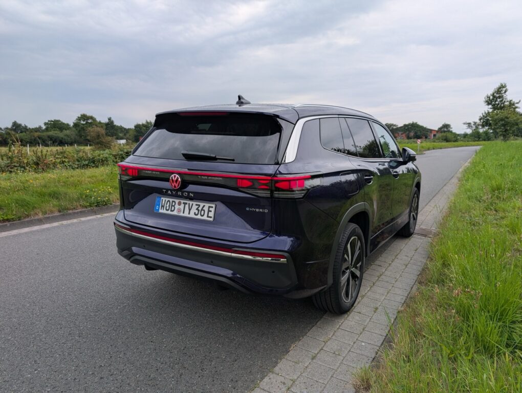 VW Tayron eHybrid Heck andere Seite