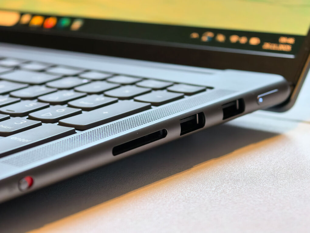 Lenovo Yoga Pro 9i Aura Edition Anschlüsse 1