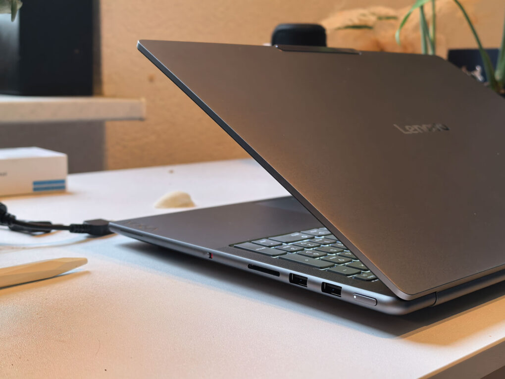Lenovo Yoga Pro 9i Aura Edition Design 8