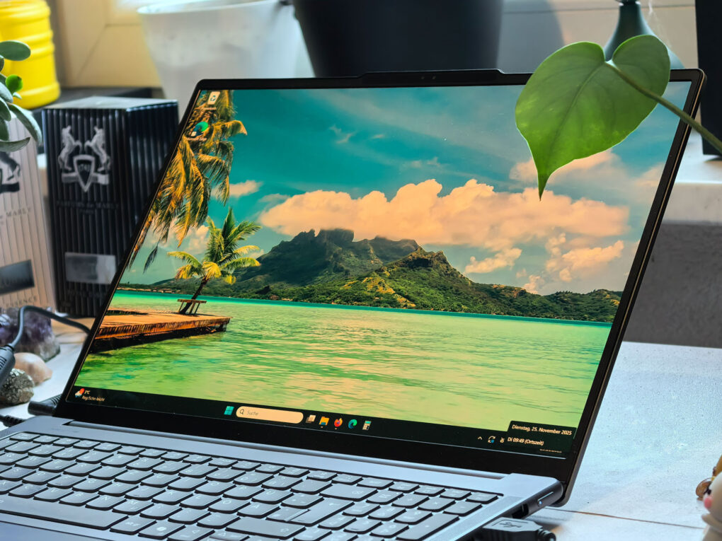Lenovo Yoga Pro 9i Aura Edition Display 2