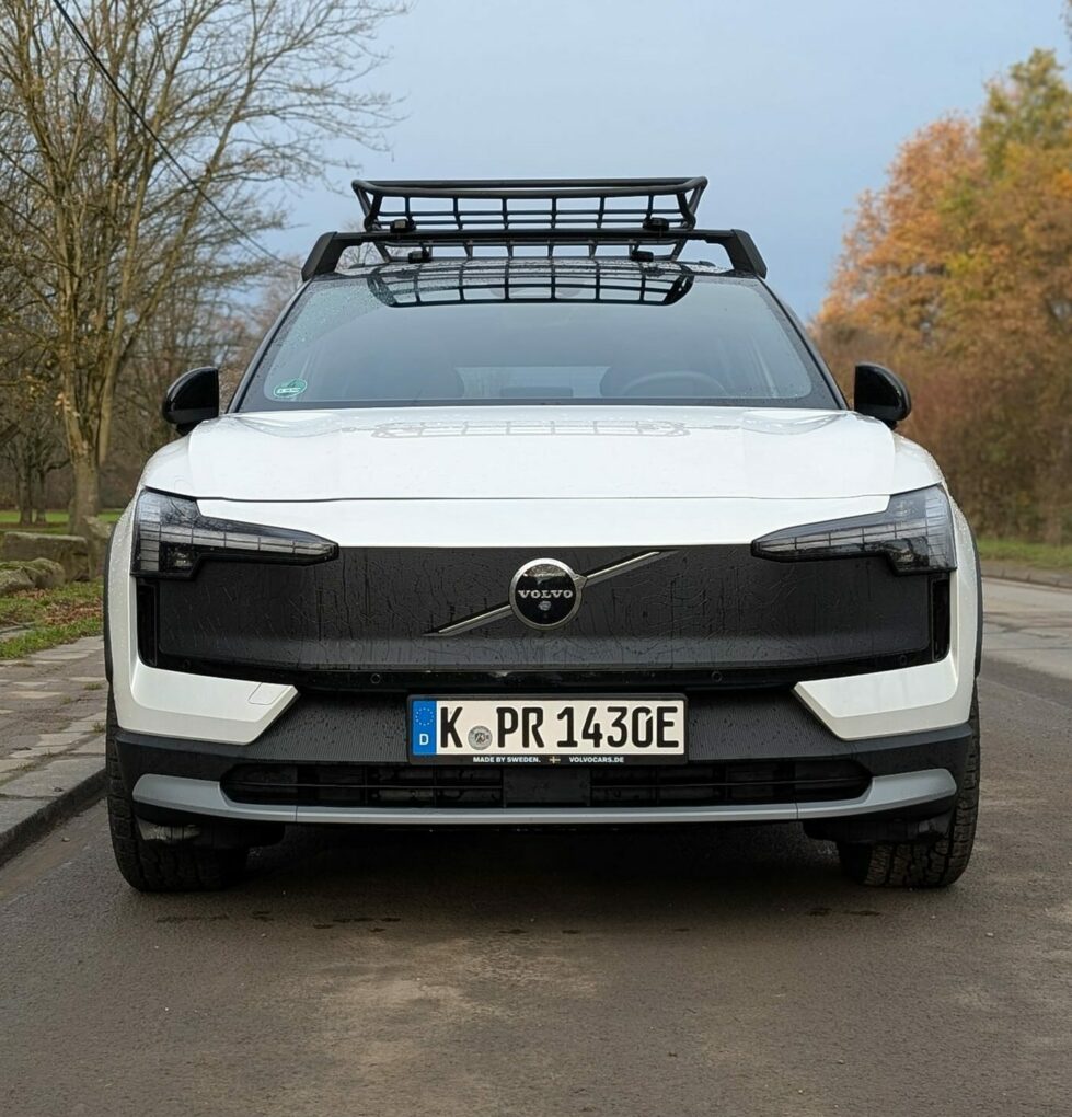 Volvo EX 30 Front