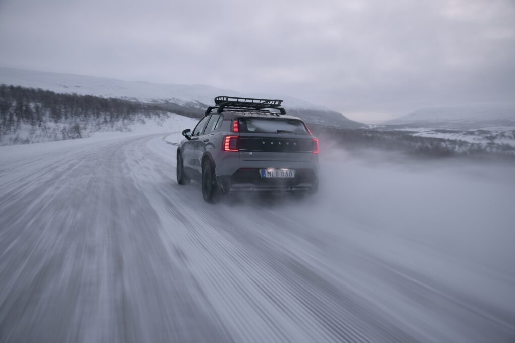 Volvo EX30 Cross Country schnell