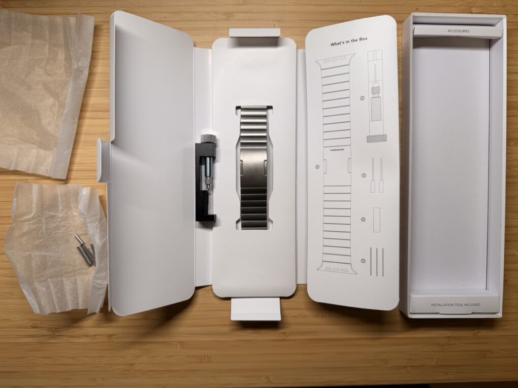 Im Lieferumfang liegen neben dem Armband noch ein Werkzeug und Ersatzstifte bei (Bild: TechnikNews)
