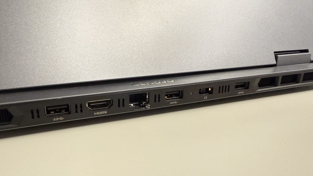 Lenovo LOQ 17IRX10 Anschlüsse hinten