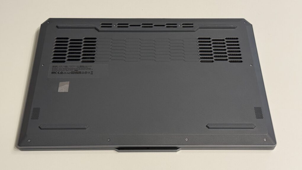 Lenovo LOQ 17IRX10 Unterseite