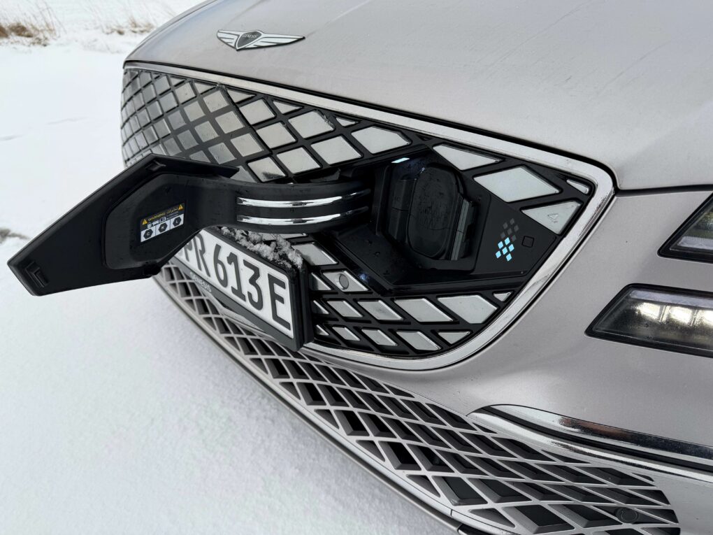 Genesis G80 Ladeklappe