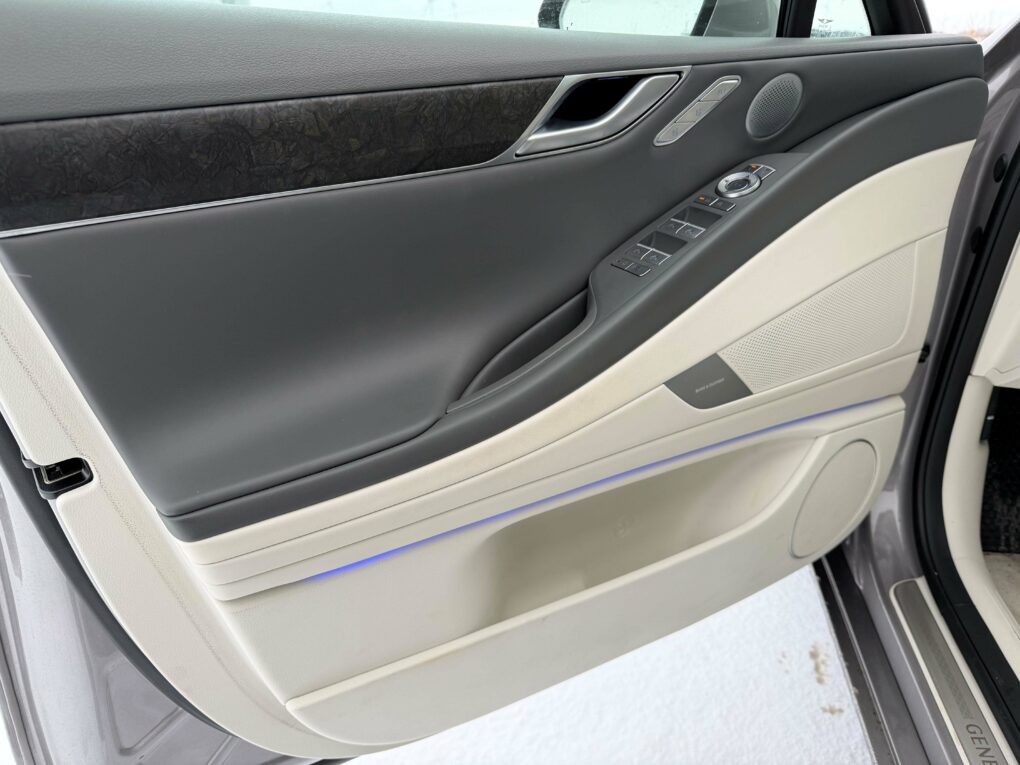 Genesis G80 Tür vorne