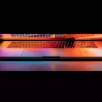 Das Apple MacBook Pro zugeklappt