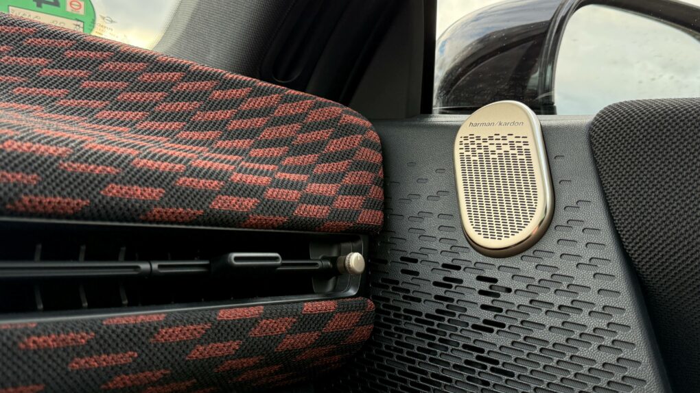 Mini Cooper SE Harman 2