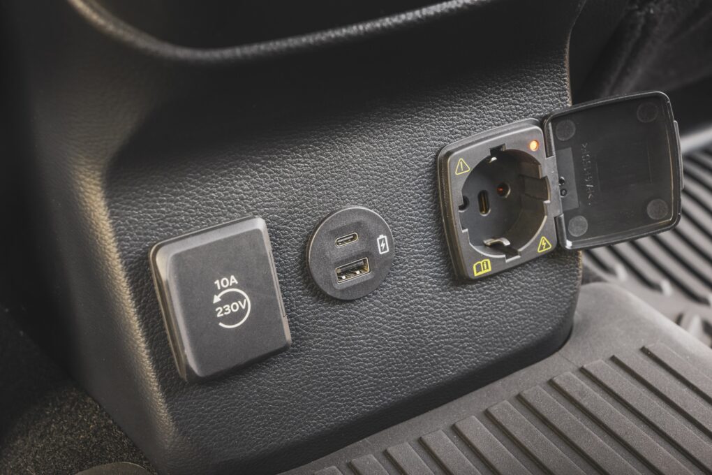 Ford Ranger PHEV Anschlüsse 2. Sitzreihe