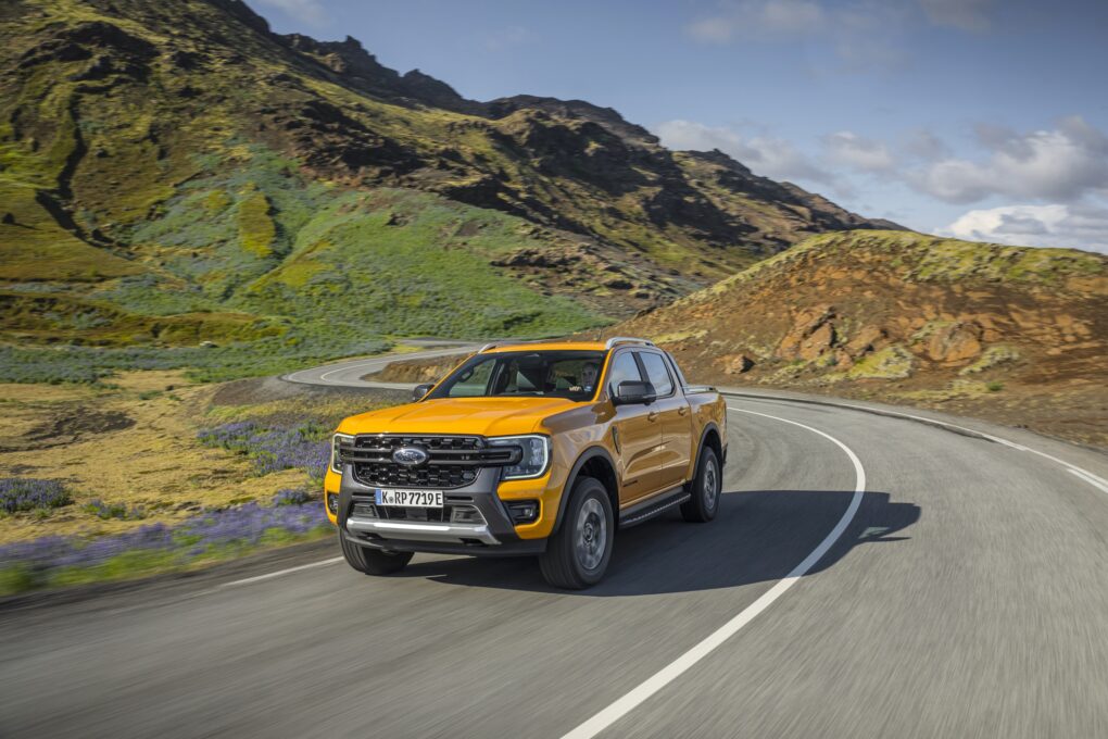Ford Ranger PHEV Straße vorne
