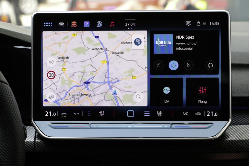 Volkswagen Golf GTE Infotainment