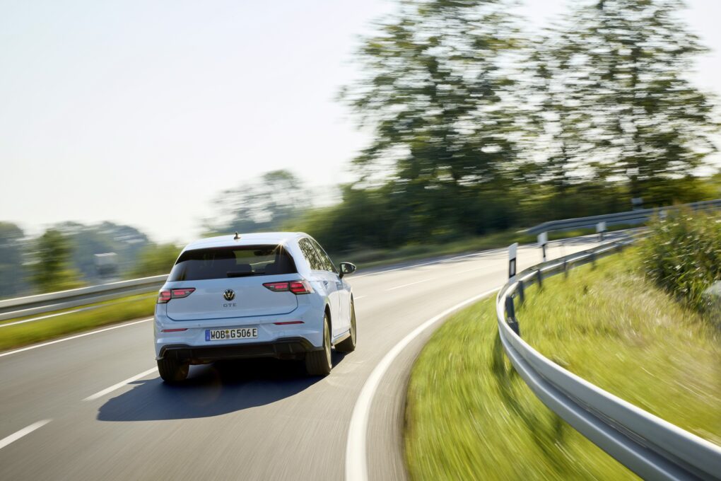 Volkswagen Golf GTE dynamisch hinten