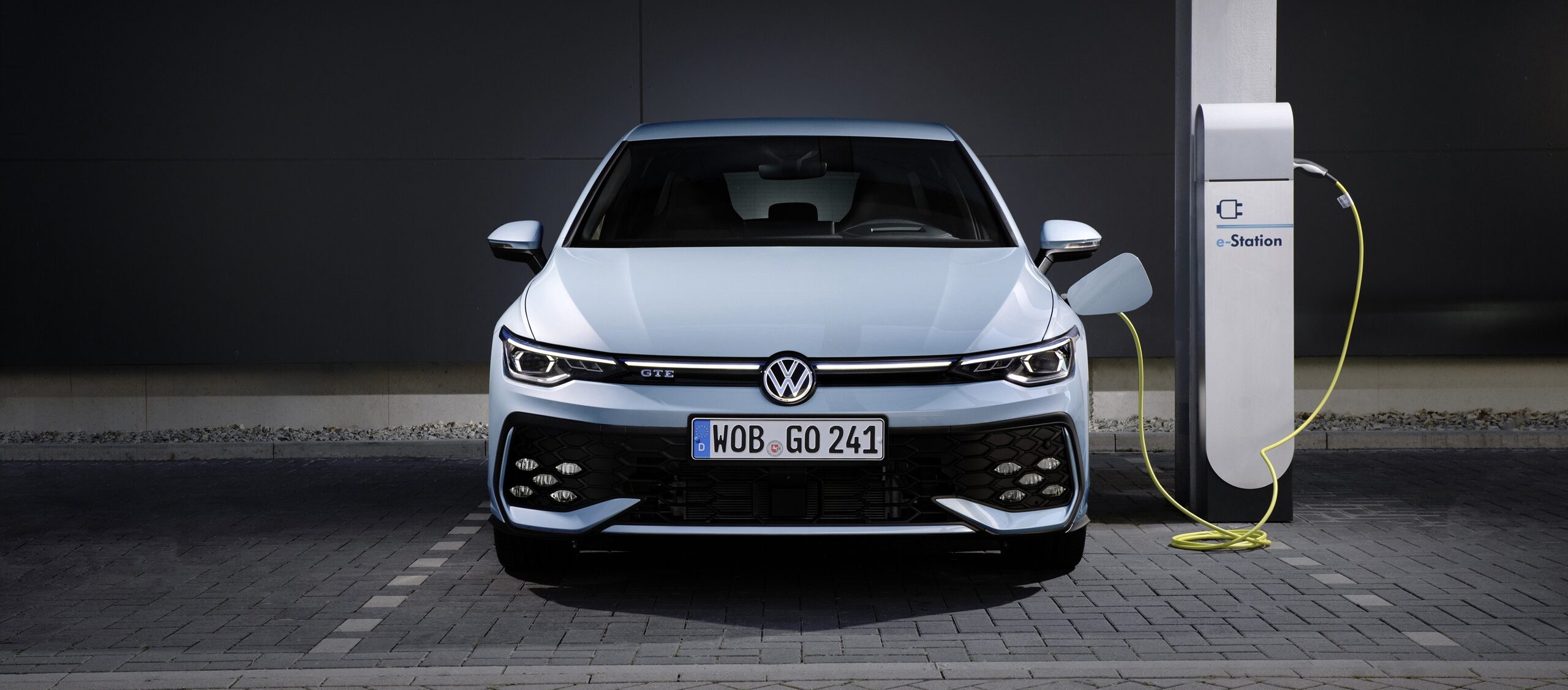 Volkswagen Golf GTE ladend