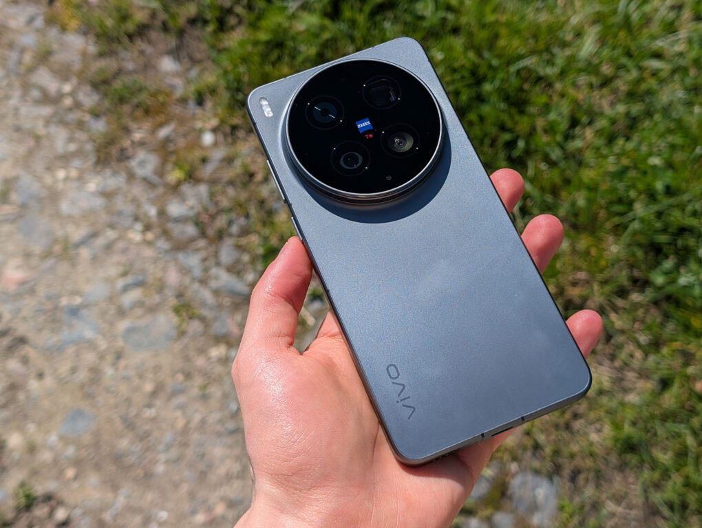 Vivo X300 Ultra Design 1