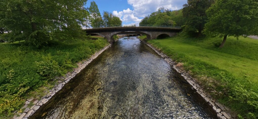 DJI Avata 360 Foto Wasserbrücke