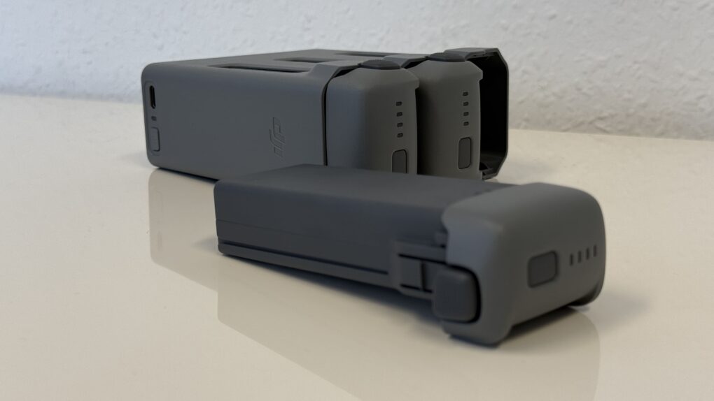 DJI Avata 360 Intelligent Flight Battery und Ladestation