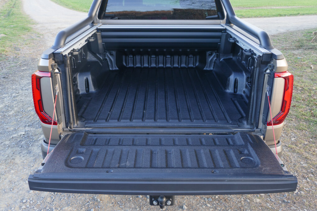 VW Amarok PanAmericana Ladefläche geöffnet