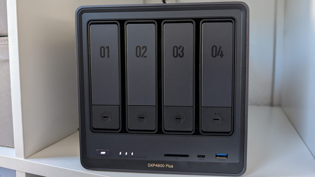 Die Vorderseite des DXP 4800 Plus