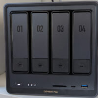Das DXP 4800 Plus im Schrank