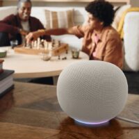 Der Google Home Speaker in Porcelain