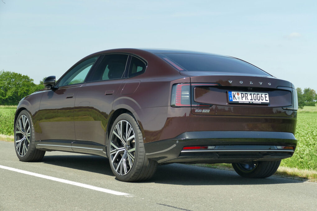 Volvo ES90 Heck-schraeg