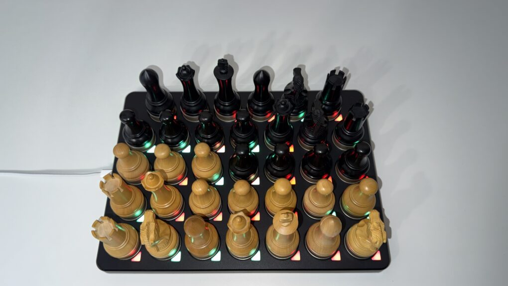 Chessnut Move Laden der Figuren