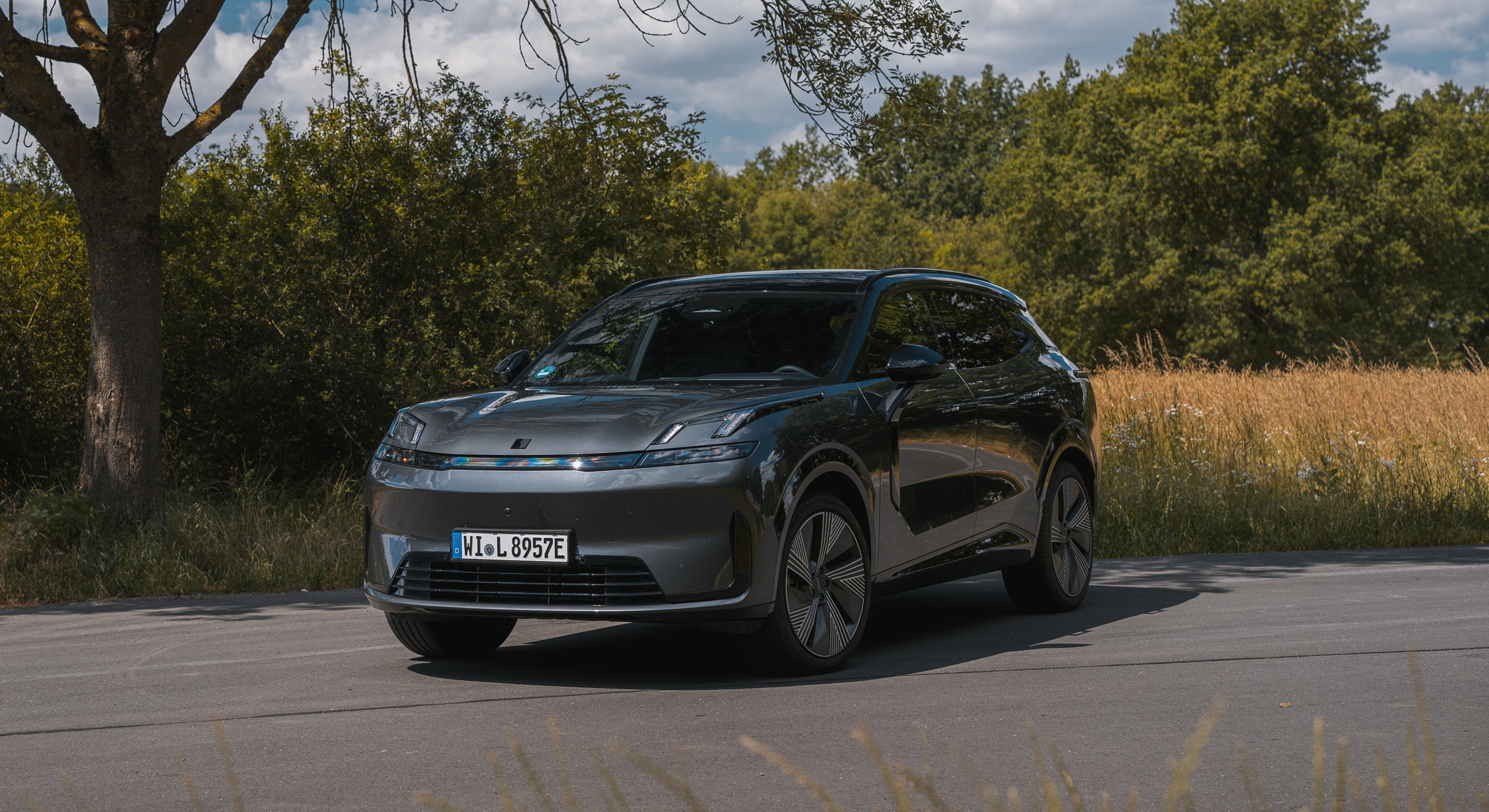 Lynk & Co 08 Grau