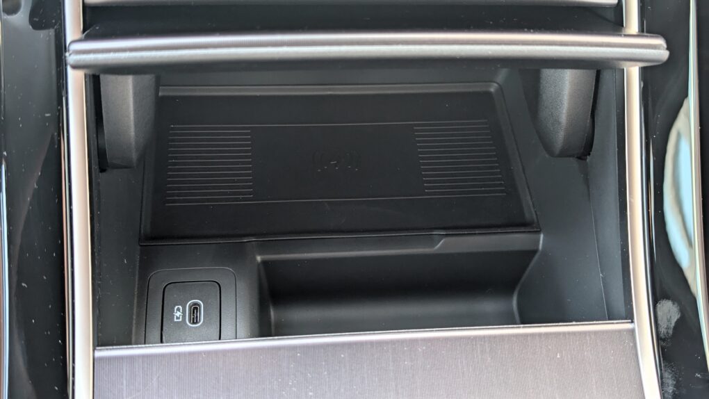 Range Rover Evoque Qi Charge