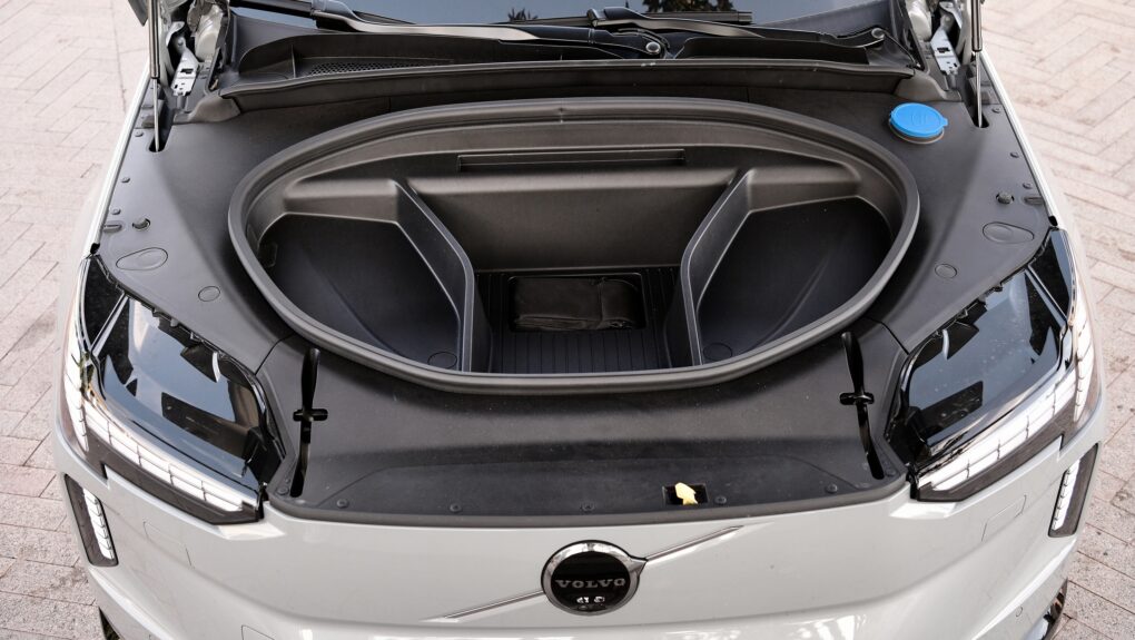 Volvo EX90 Frunk