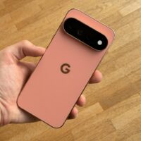 Das Google Pixel 11 Pro XL in "Canyon"