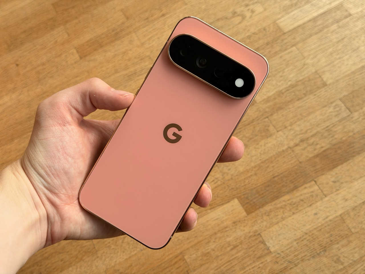 Das Google Pixel 11 Pro XL in "Canyon"