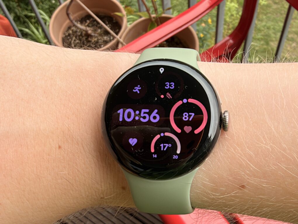 Die Pixel Watch 5 getragen am Handgelenk 