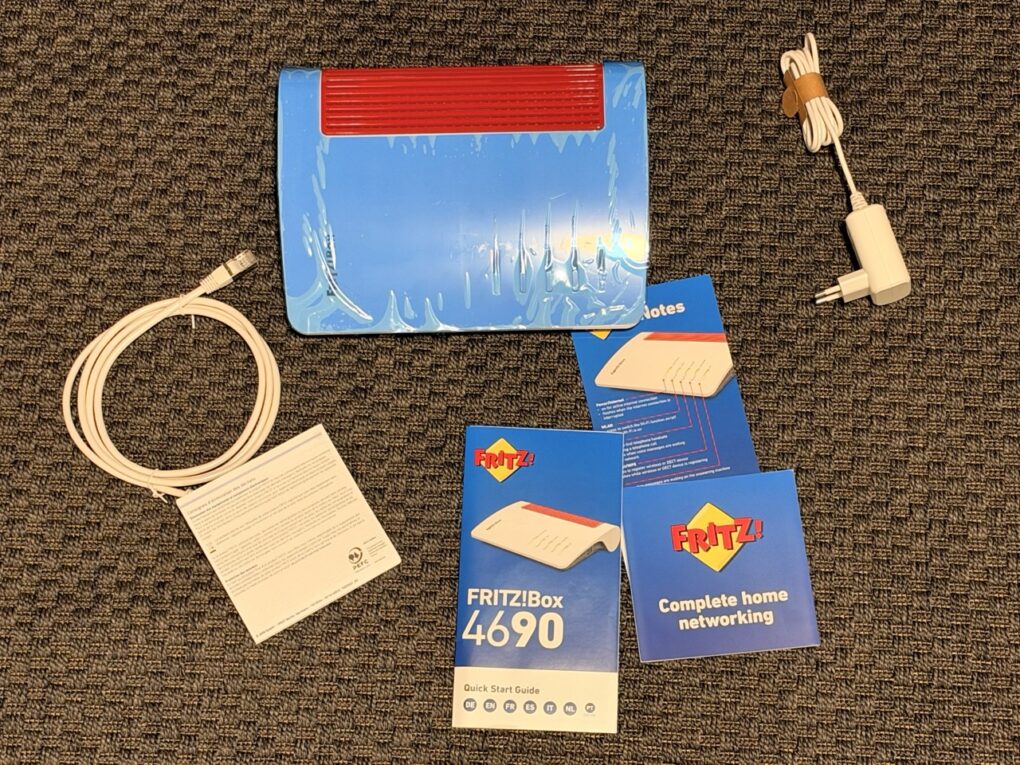 The FRITZ!Box 4690 comes with the following items: